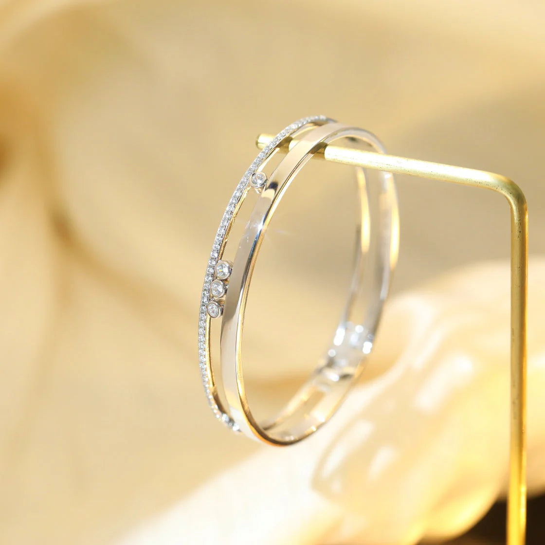 [NOBLE AURA]Move Romane Diamond Bangle Bracelet