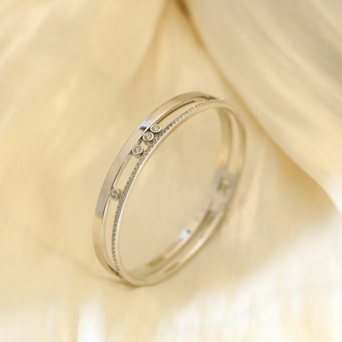 [NOBLE AURA]Move Romane Diamond Bangle Bracelet