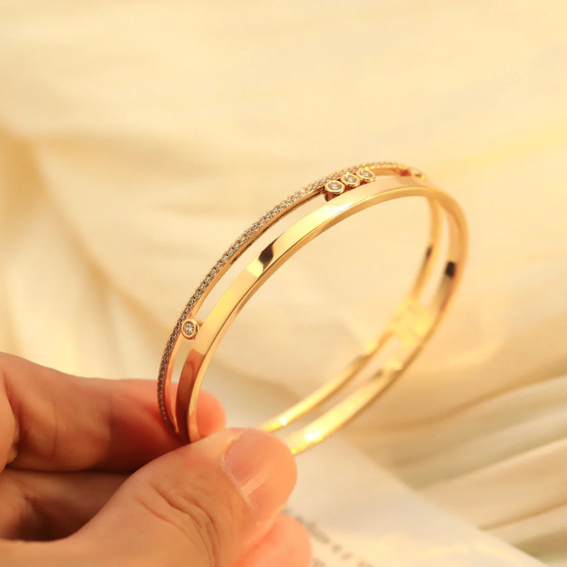 [NOBLE AURA]Move Romane Diamond Bangle Bracelet
