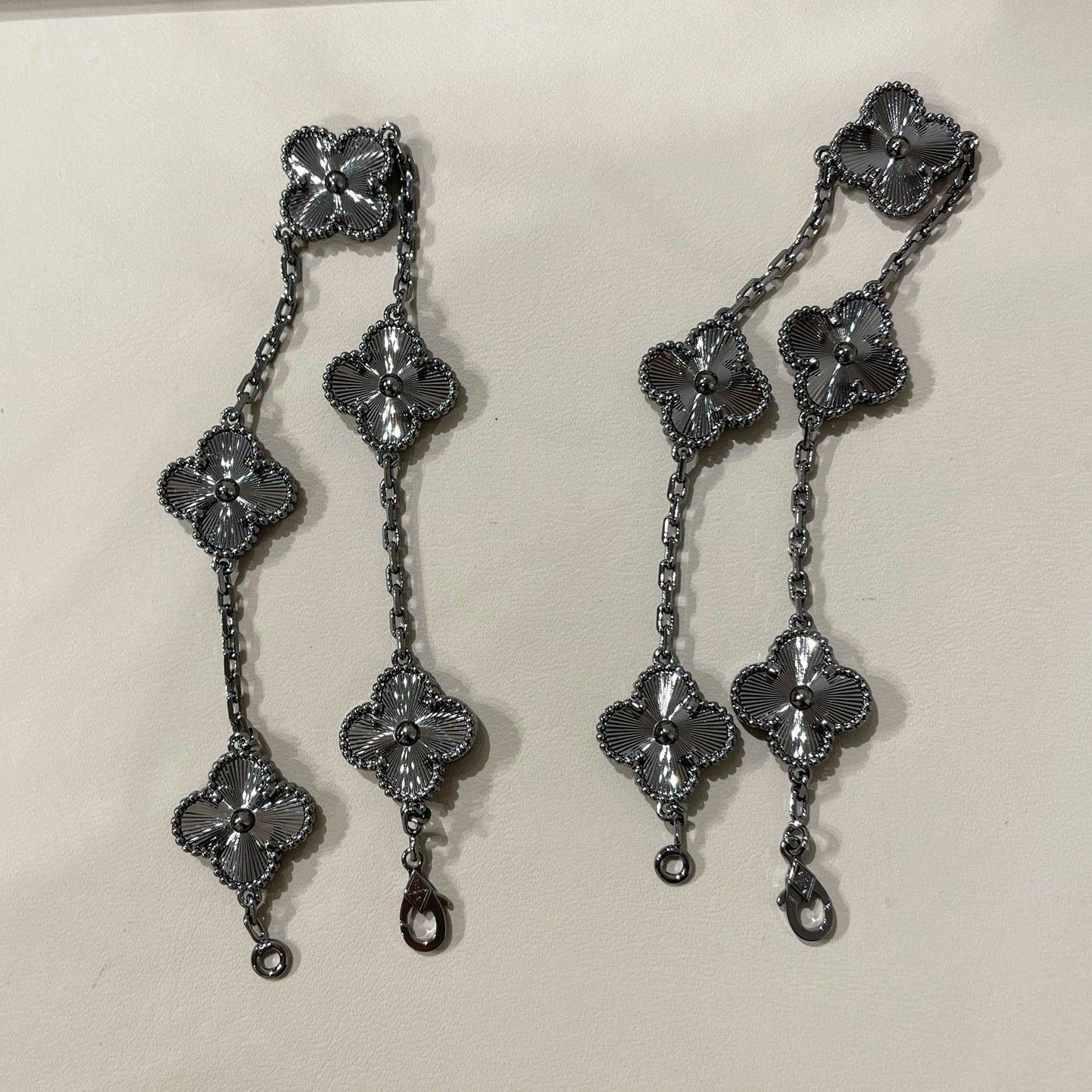 [NOBLE AURA]CLOVER 5 MOTIF BLACK BRACELET