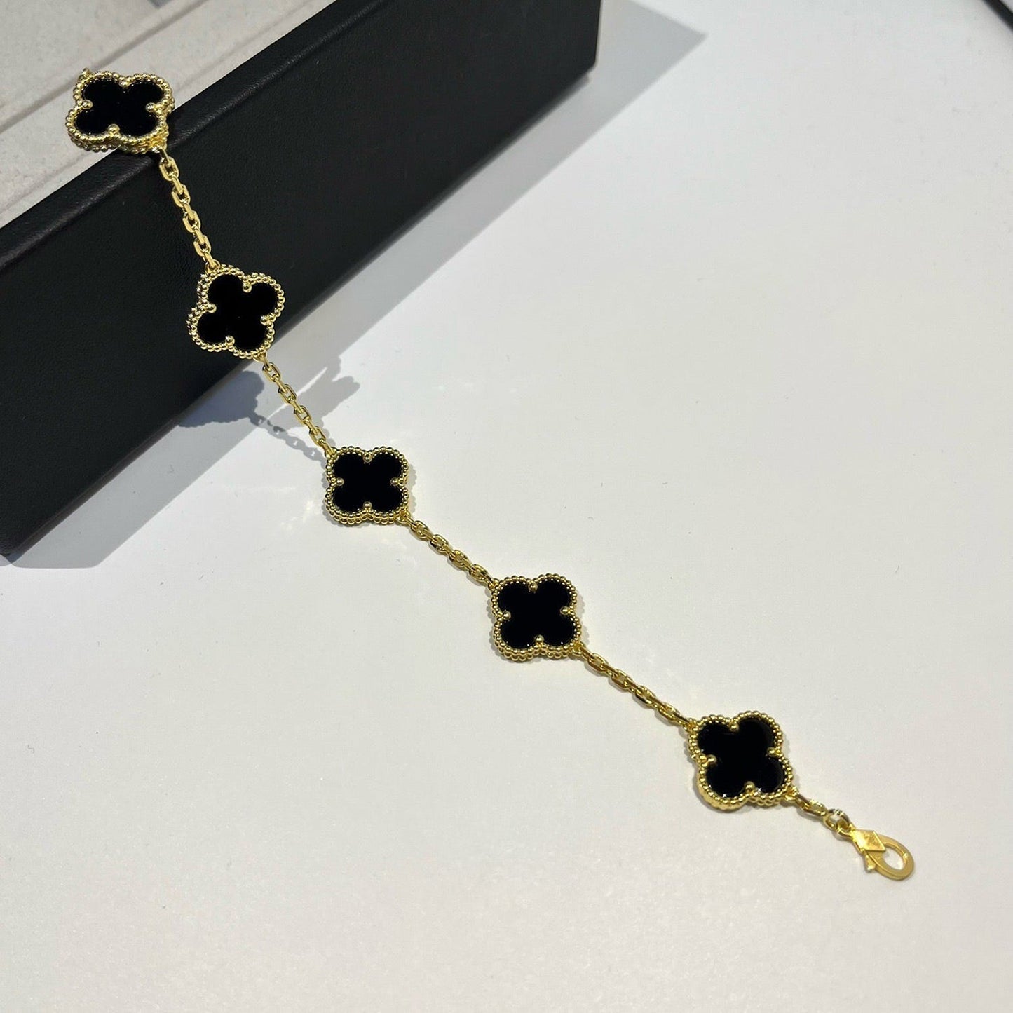 [NOBLE AURA] CLOVER 5 MOTIF ONYXS BRACELET COLLECTION