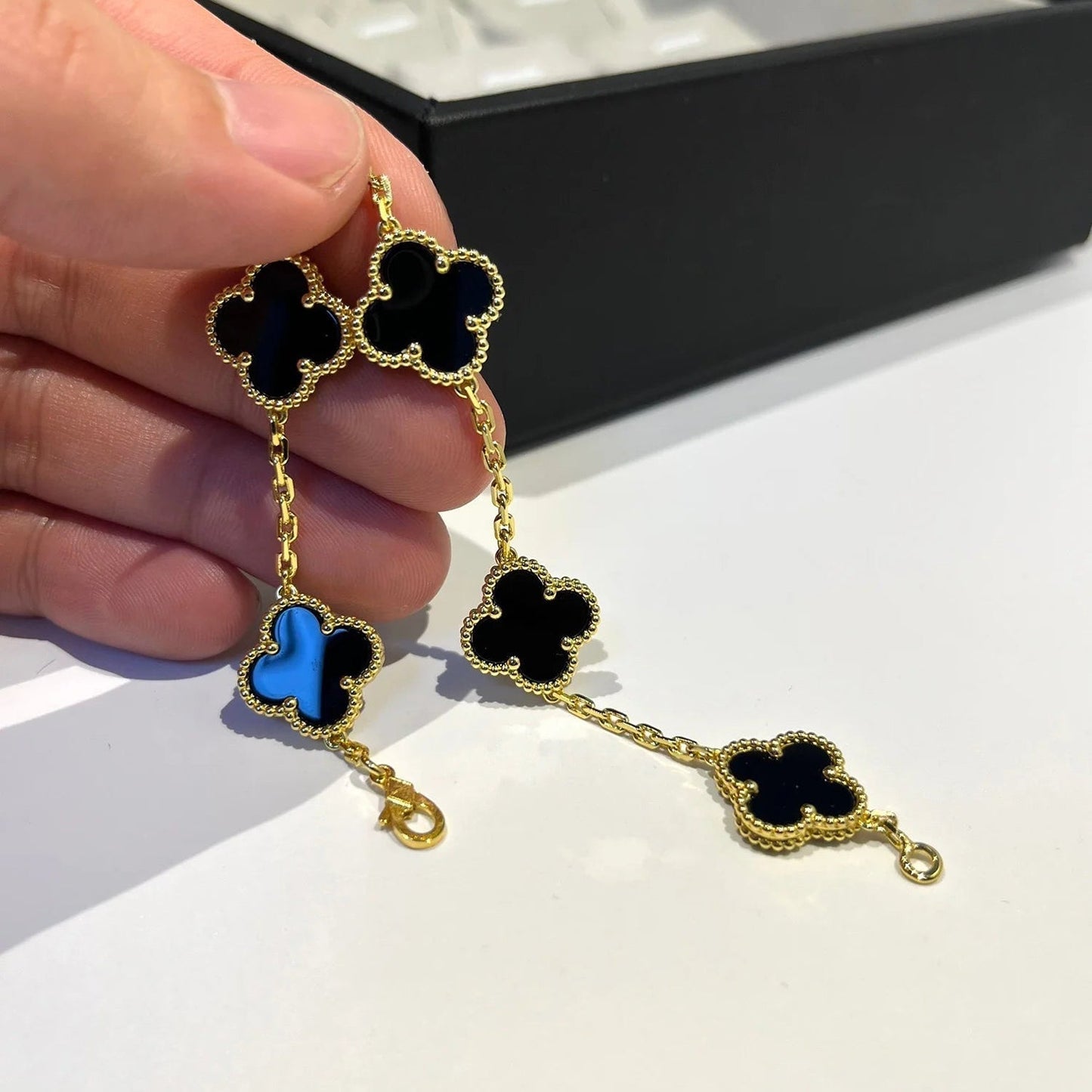 [NOBLE AURA] CLOVER 5 MOTIF ONYXS BRACELET COLLECTION