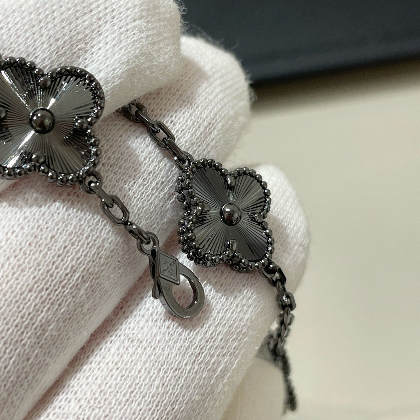 [NOBLE AURA]CLOVER 5 MOTIF BLACK BRACELET