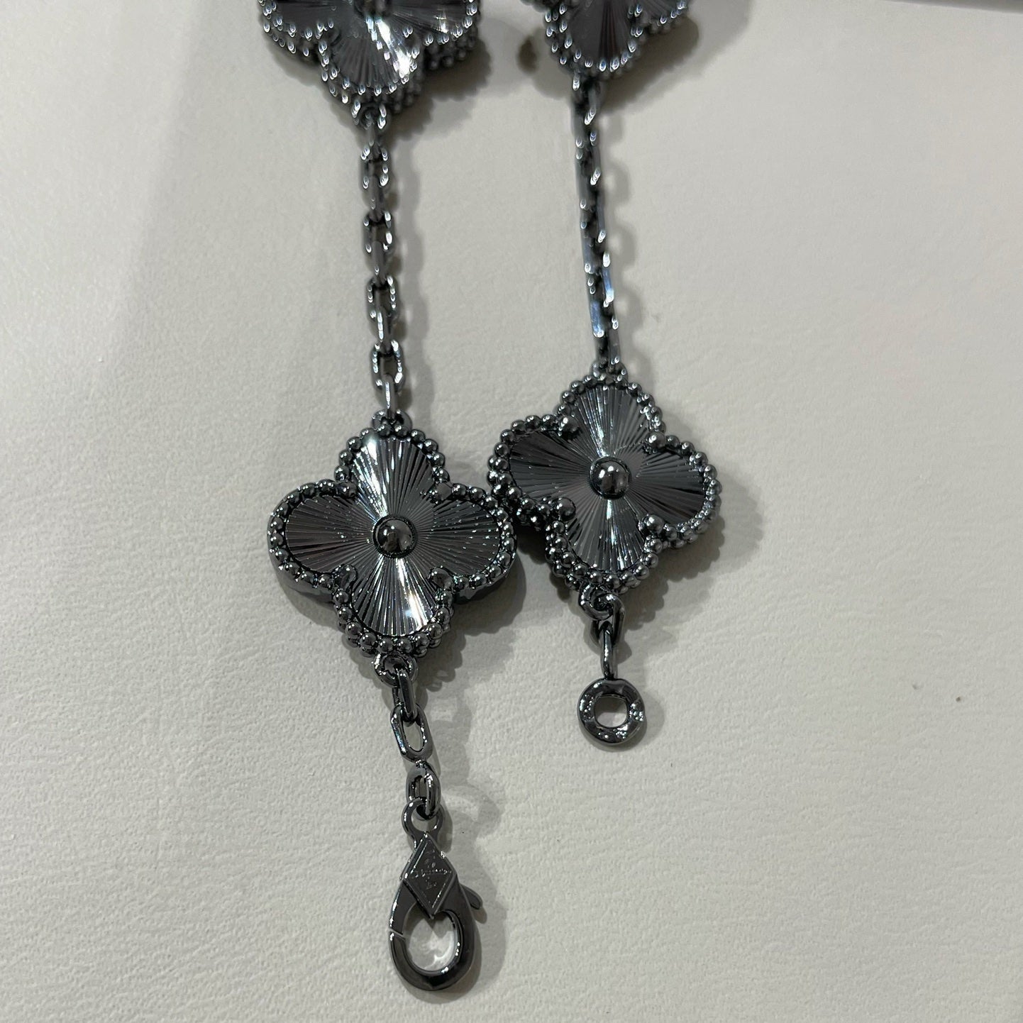 [NOBLE AURA]CLOVER 5 MOTIF BLACK BRACELET