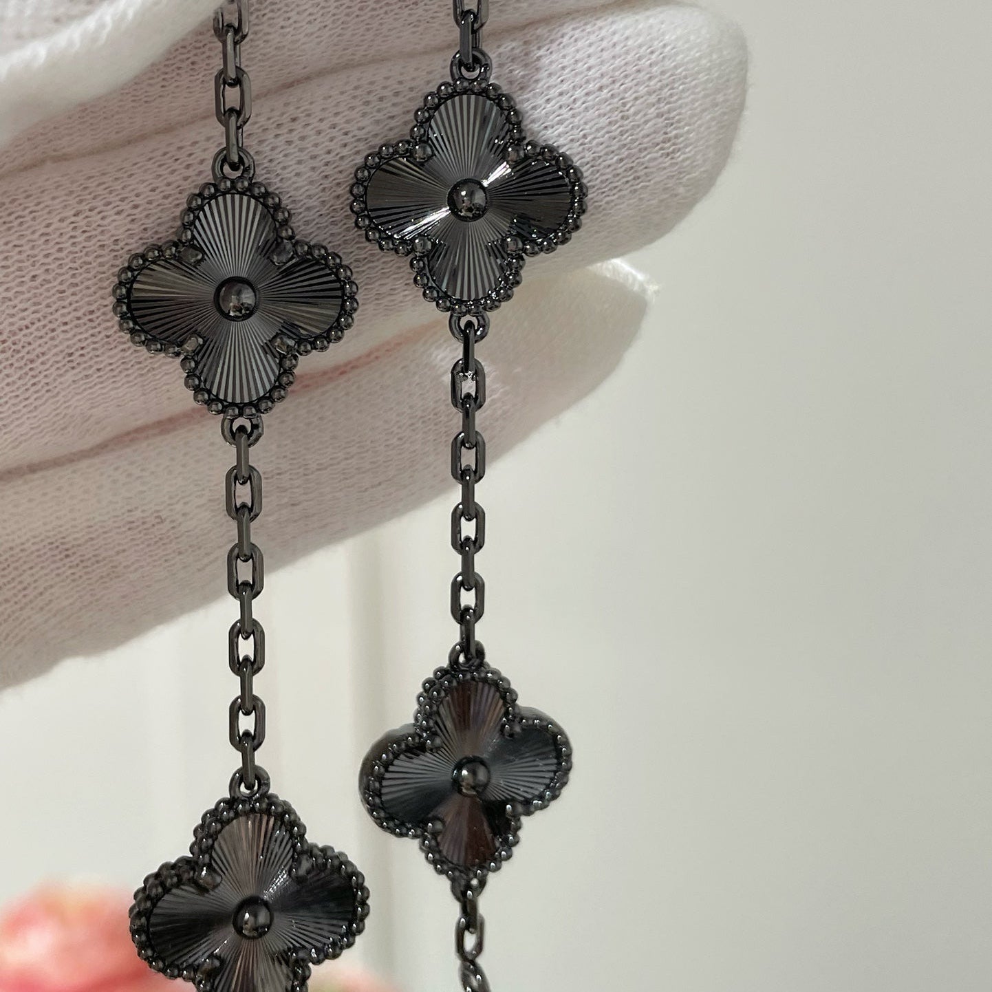 [NOBLE AURA]CLOVER 5 MOTIF BLACK BRACELET
