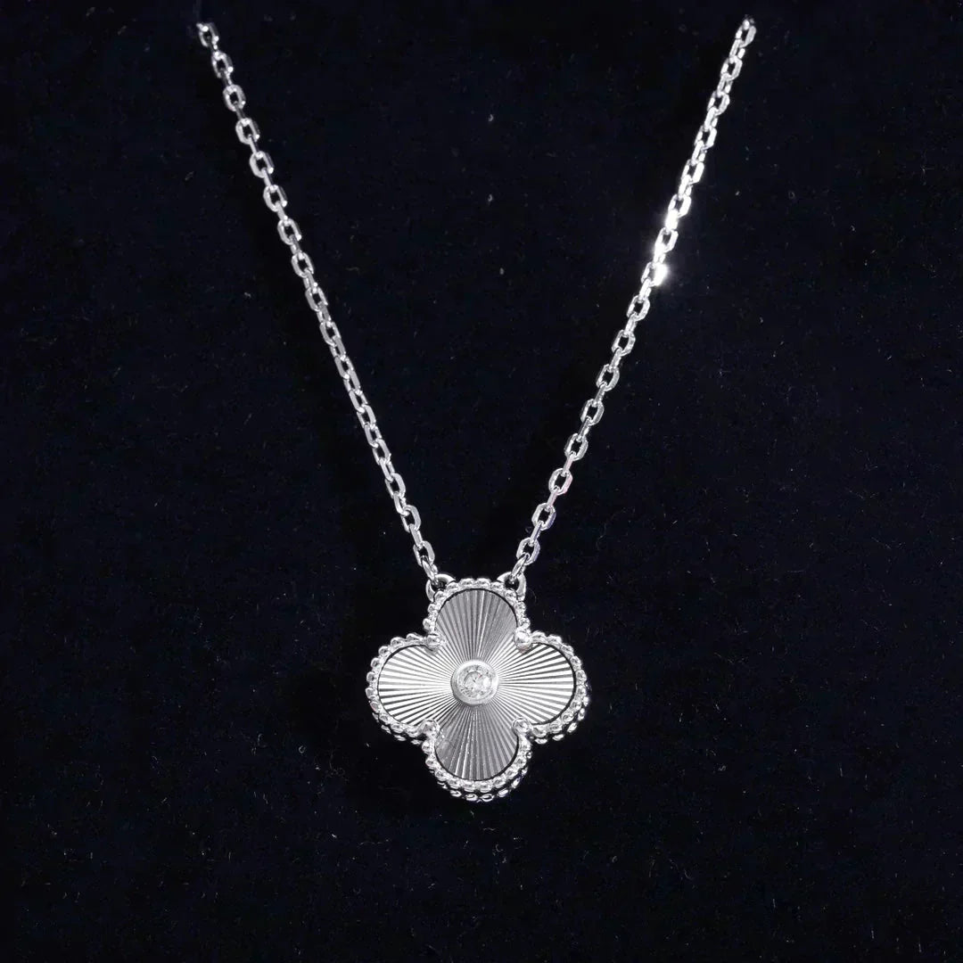 [NOBLE AURA]CLOVER  15MM DIAMOND LASER NECKLACE SILVER