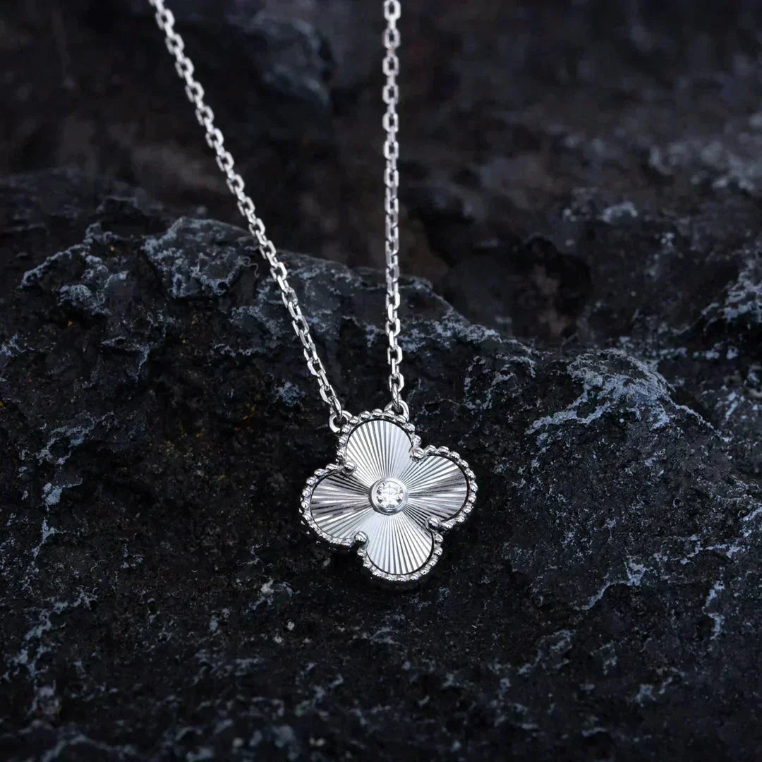 [NOBLE AURA]CLOVER  15MM DIAMOND LASER NECKLACE SILVER