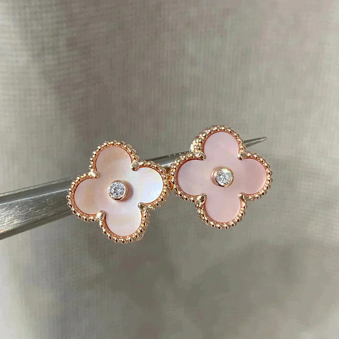 [NOBLE AURA]CLOVER MEDIUM 1 MOTIFS  PINK MOP DIAMOND EARRINGS