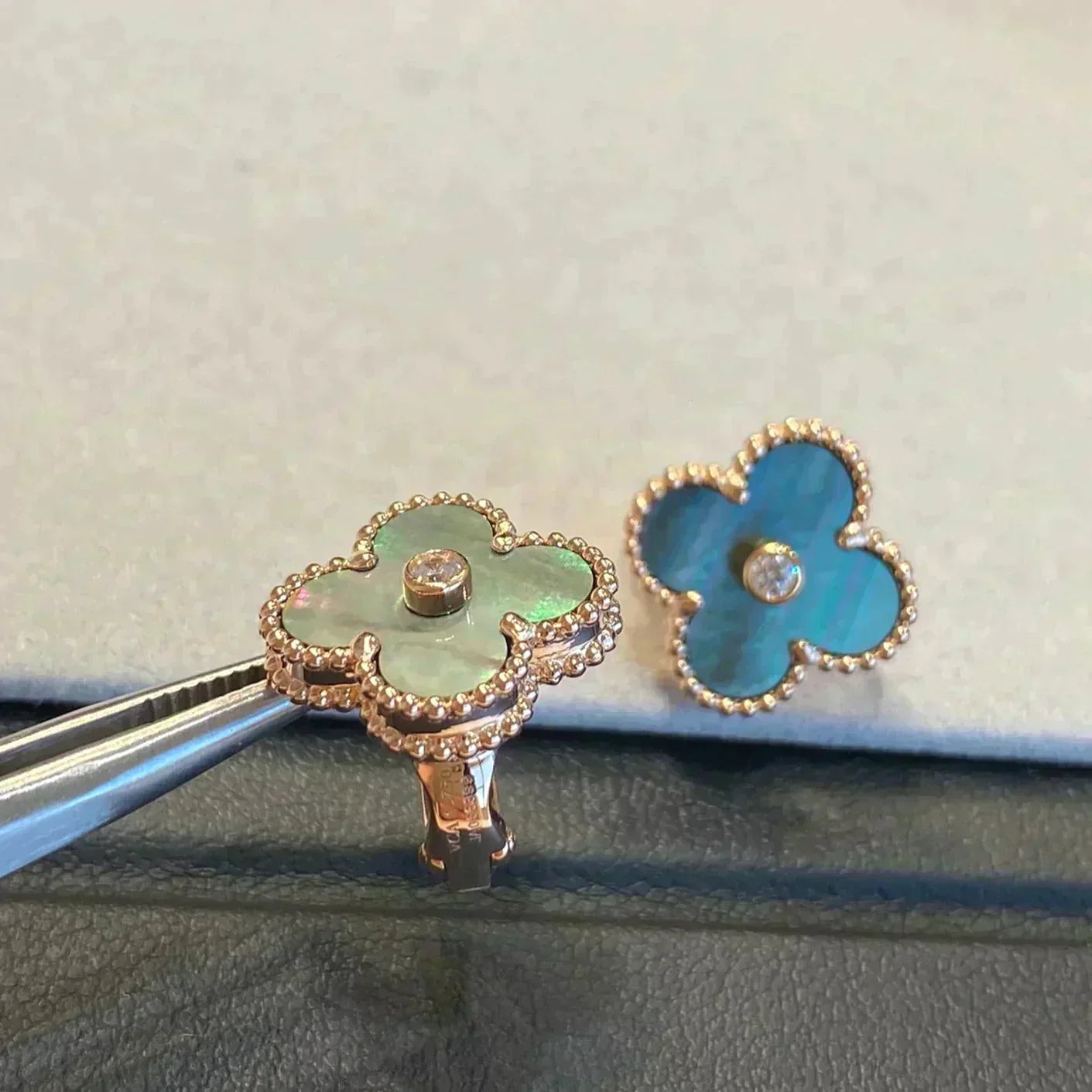 [NOBLE AURA]CLOVER MEDIUM 1 MOTIFS GRAY MOP  DIAMOND EARRINGS