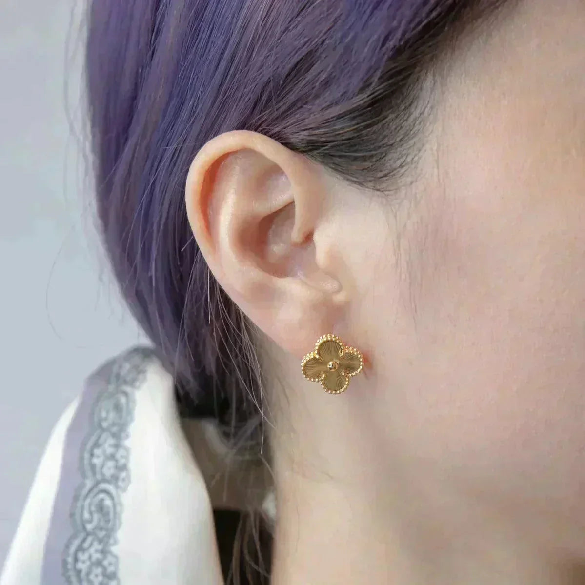 [NOBLE AURA]CLOVER MEDIUM 1 MOTIFS LASER EARRINGS