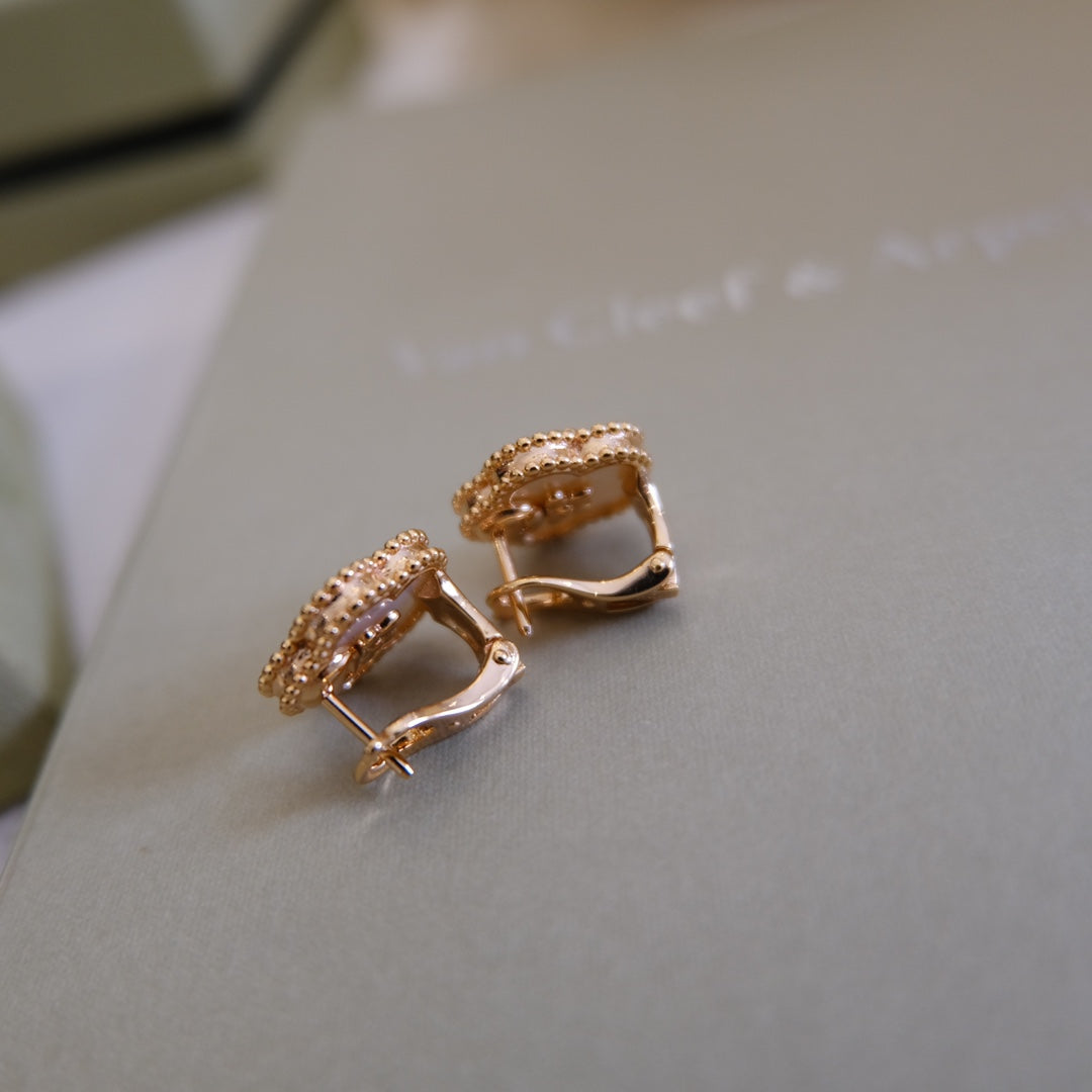 [NOBLE AURA]LUCKY PINK GOLD WHITE MOP EARRINGS