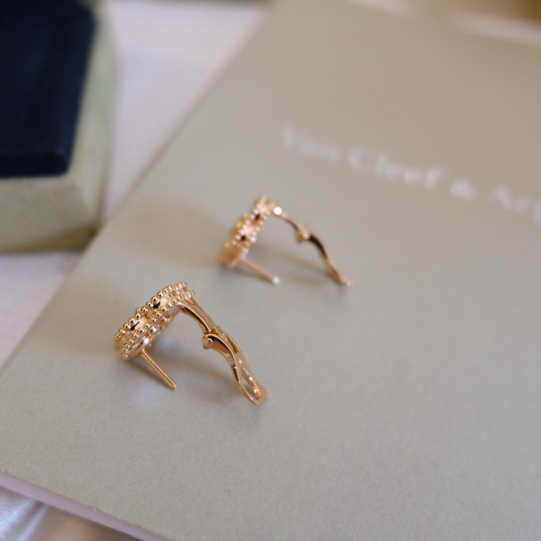 [NOBLE AURA]LUCKY PINK GOLD WHITE MOP EARRINGS