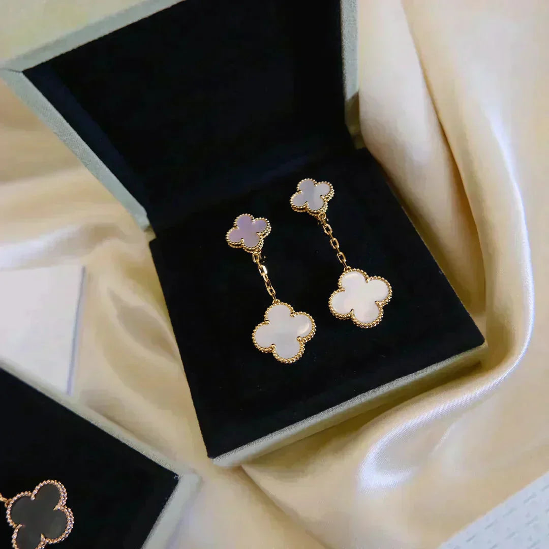 [NOBLE AURA]CLOVER 2 MOTIF WHITE MOP EARRINGS