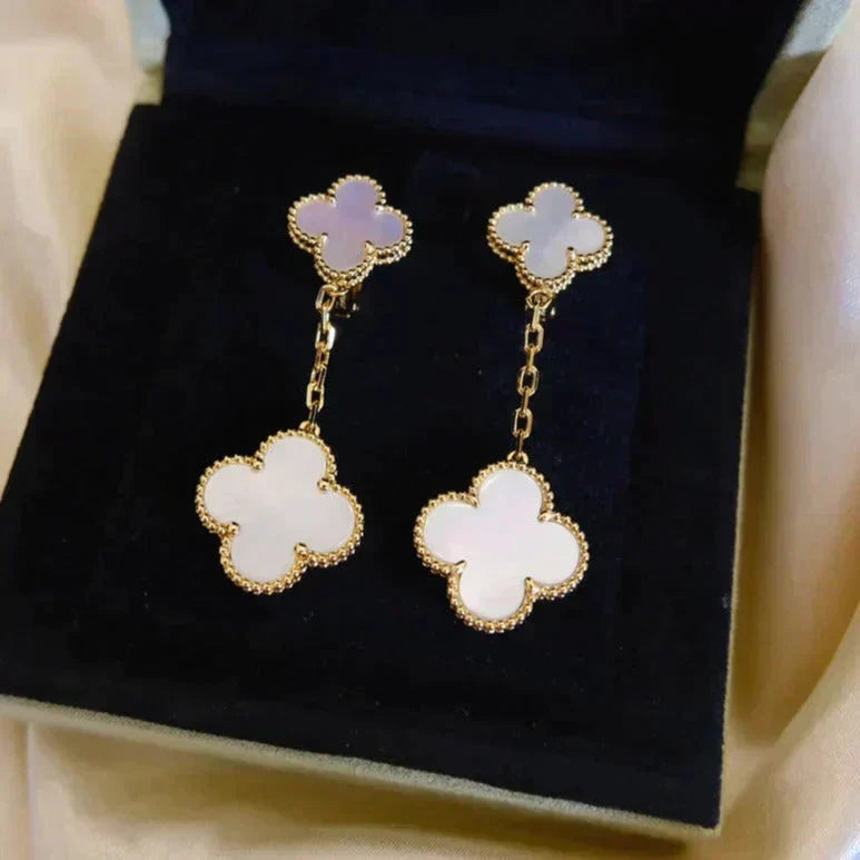 [NOBLE AURA]CLOVER 2 MOTIF WHITE MOP EARRINGS