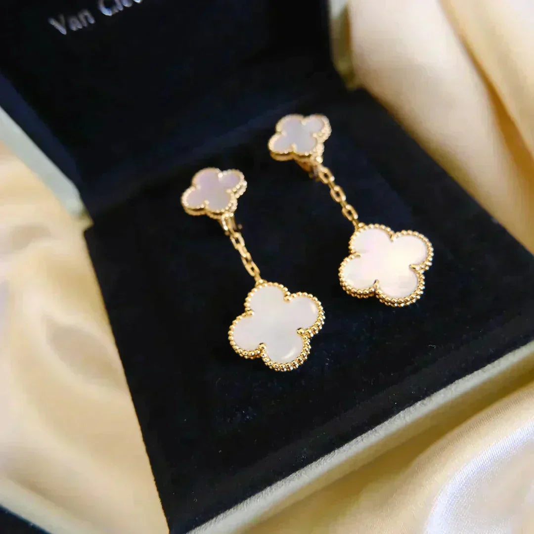 [NOBLE AURA]CLOVER 2 MOTIF WHITE MOP EARRINGS