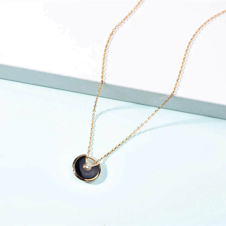 [NOBLE AURA]AMULETTE GOLD CARNELIAN ONYX NECKLACE