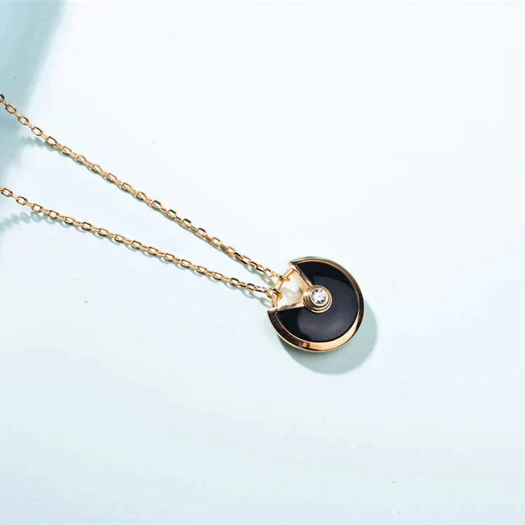 [NOBLE AURA]AMULETTE GOLD CARNELIAN ONYX NECKLACE