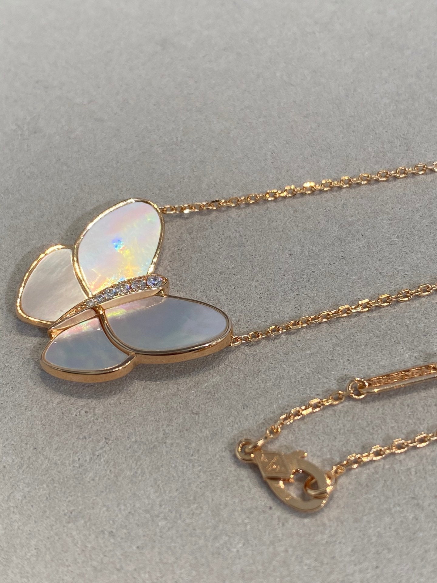 [NOBLE AURA]BUTTERFLY GOLD MOP DIAMOND NECKLACE