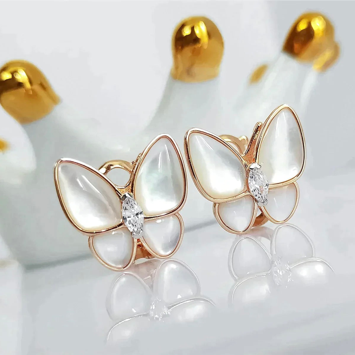 [NOBLE AURA]BUTTERFLY MOP DIAMOND EARRINGS