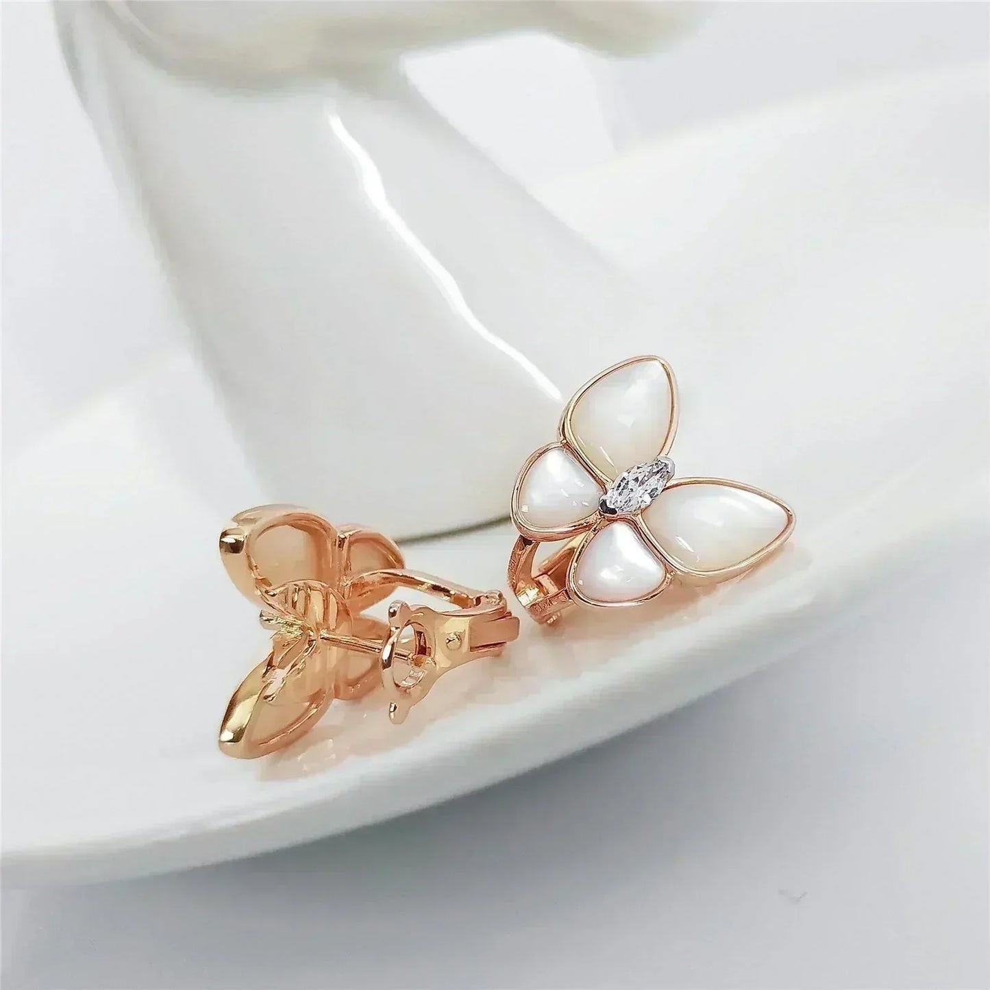 [NOBLE AURA]BUTTERFLY MOP DIAMOND EARRINGS