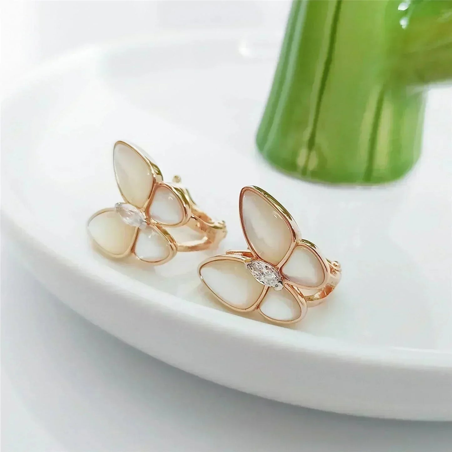 [NOBLE AURA]BUTTERFLY MOP DIAMOND EARRINGS