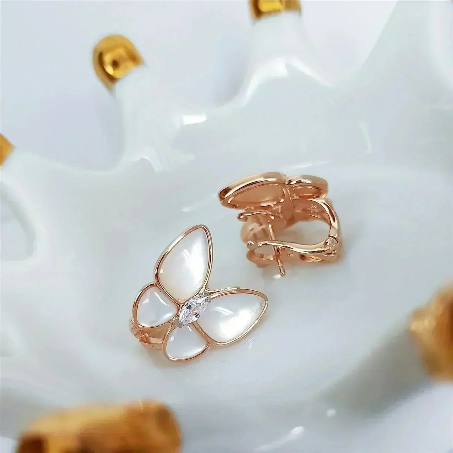[NOBLE AURA]BUTTERFLY MOP DIAMOND EARRINGS
