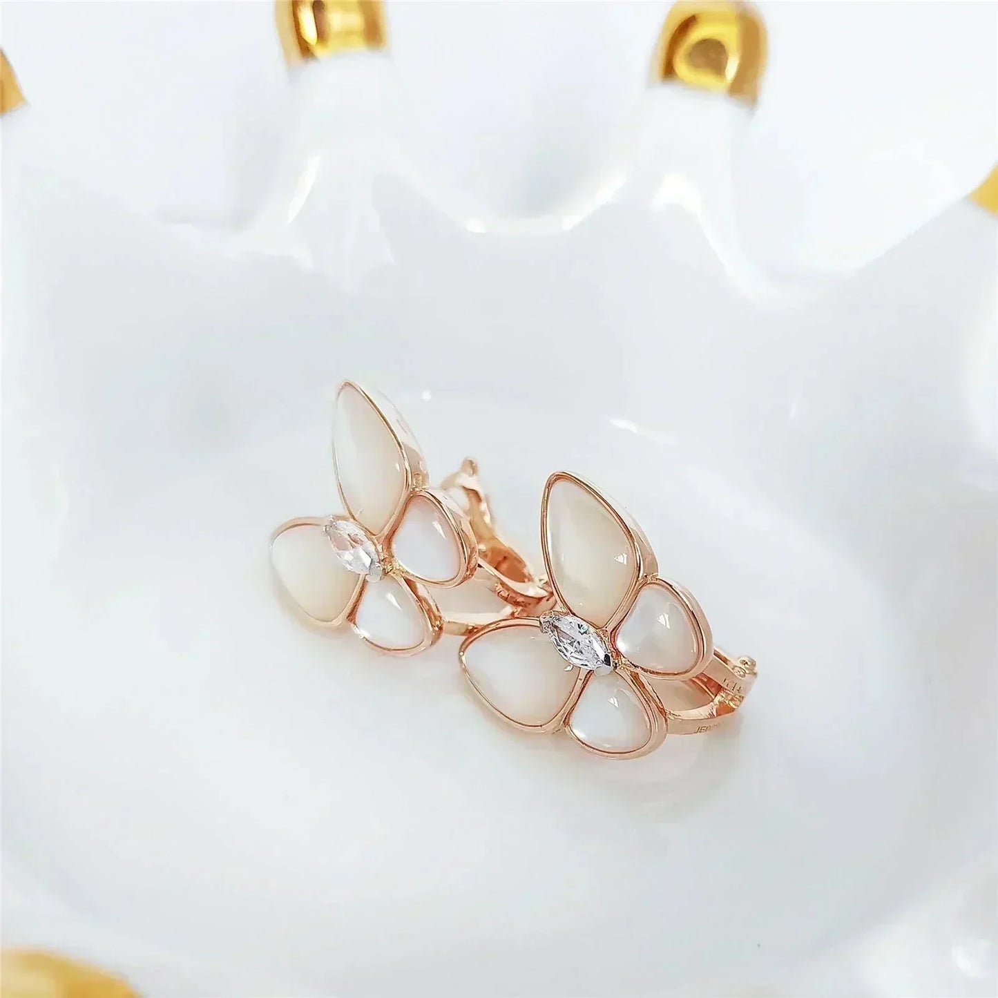 [NOBLE AURA]BUTTERFLY MOP DIAMOND EARRINGS