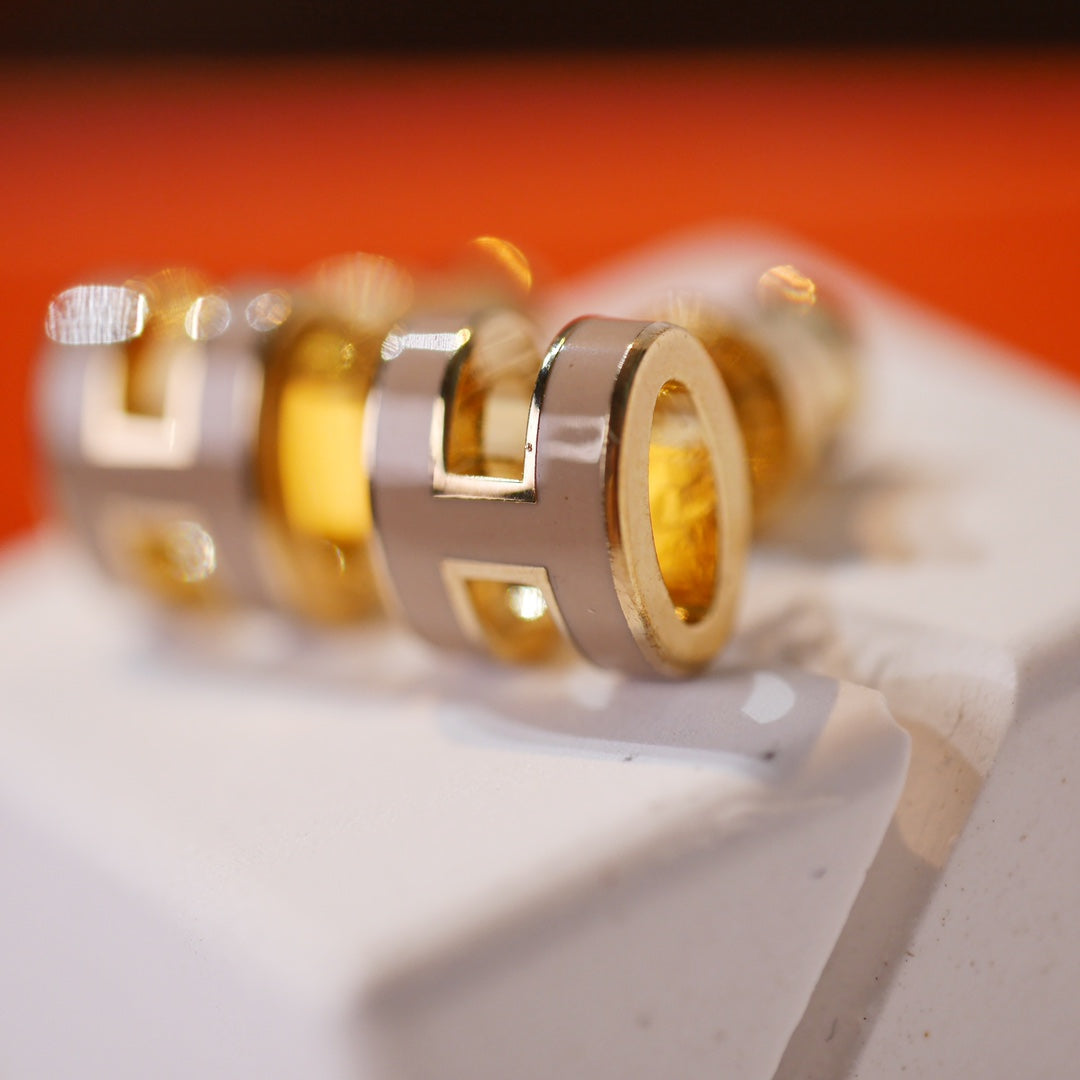 [NOBLE AURA]MINI POP H GOLD EARRINGS GREY