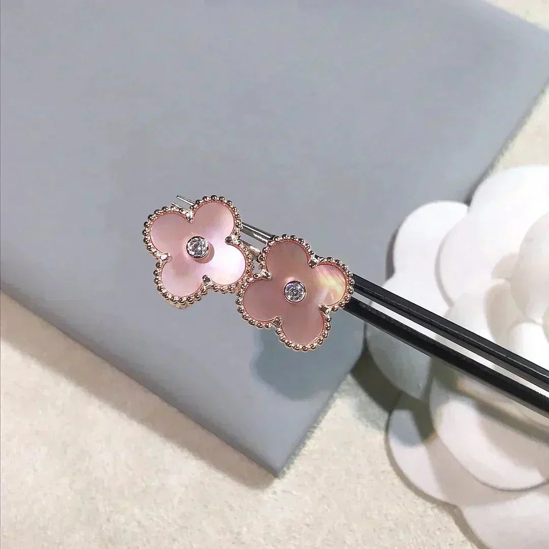 [NOBLE AURA]CLOVER MEDIUM 1 MOTIFS  PINK MOP DIAMOND EARRINGS