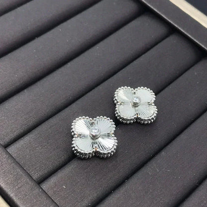 [NOBLE AURA]CLOVER MINI 9.5MM LASER EARRINGS