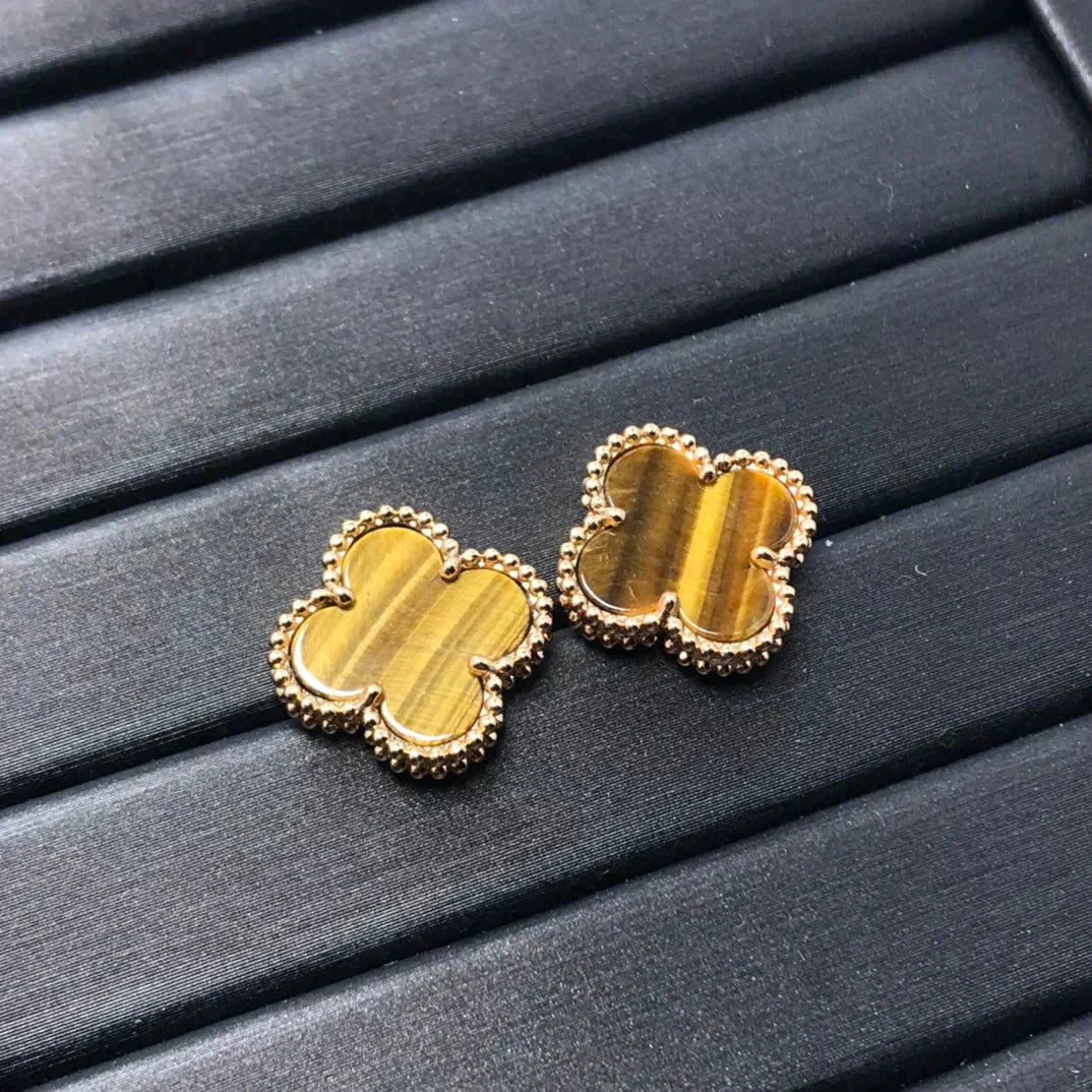 [NOBLE AURA]CLOVER MEDIUM 1 MOTIFS TIGER EYE EARRINGS
