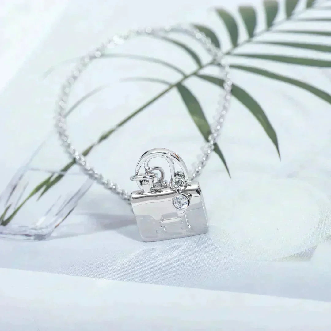 [NOBLE AURA]AMULETTE PEDANT SILVER NECKLACE