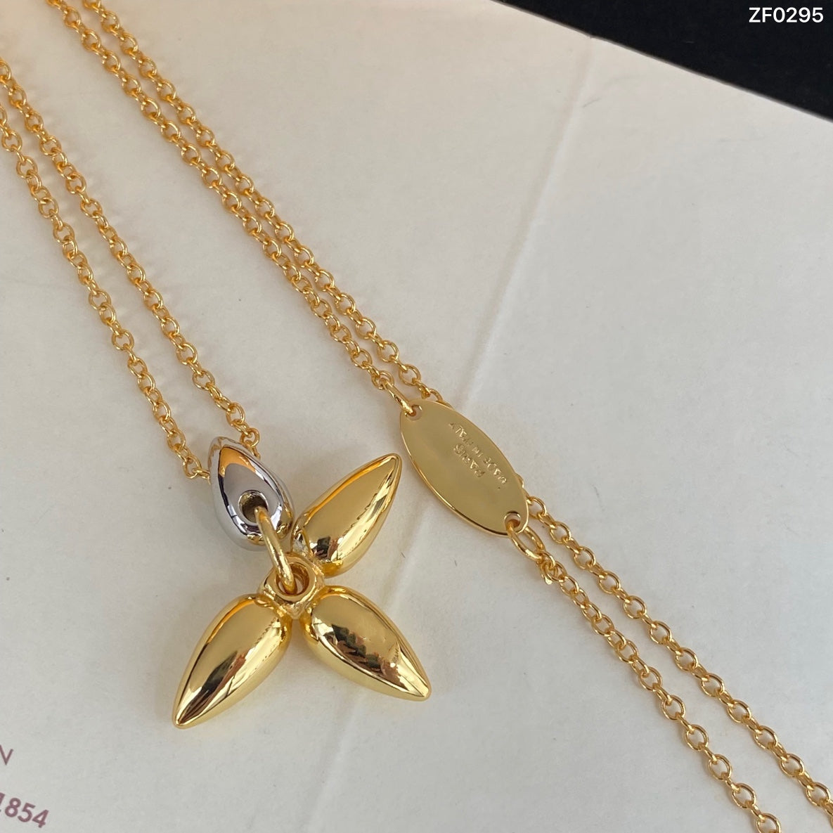 [NOBLE AURA]LOUISETTE PEDANT GOLD NECKLACE