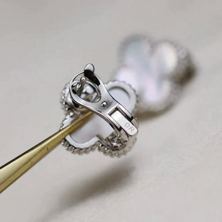 [NOBLE AURA]CLOVER MEDIUM 1 MOTIFS  WHITE MOP EARRINGS SILVER