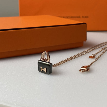 [NOBLE AURA]CONSTANCE BLACK PEDANT PINK GOLD NECKLACE
