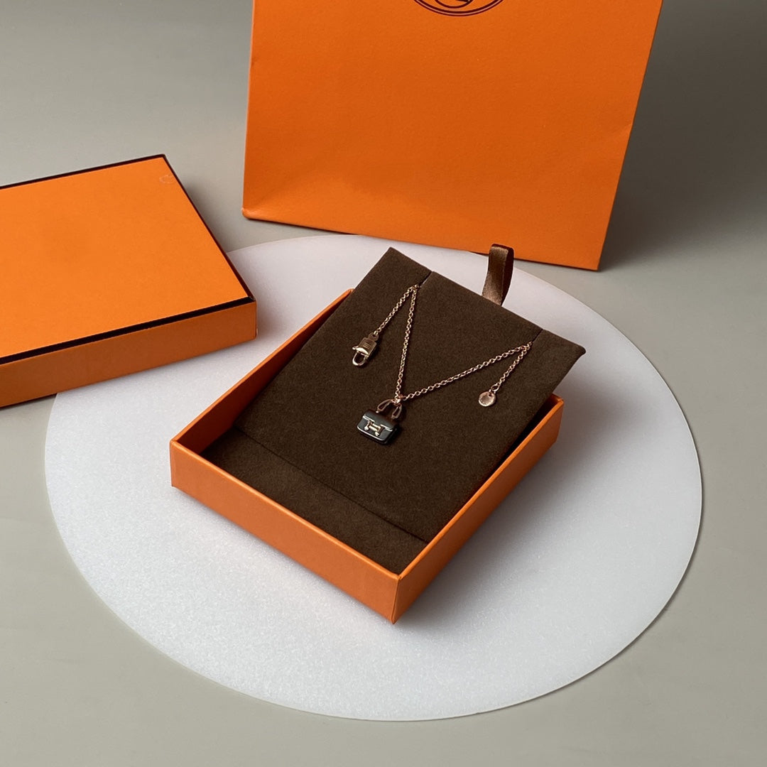 [NOBLE AURA]CONSTANCE BLACK PEDANT PINK GOLD NECKLACE