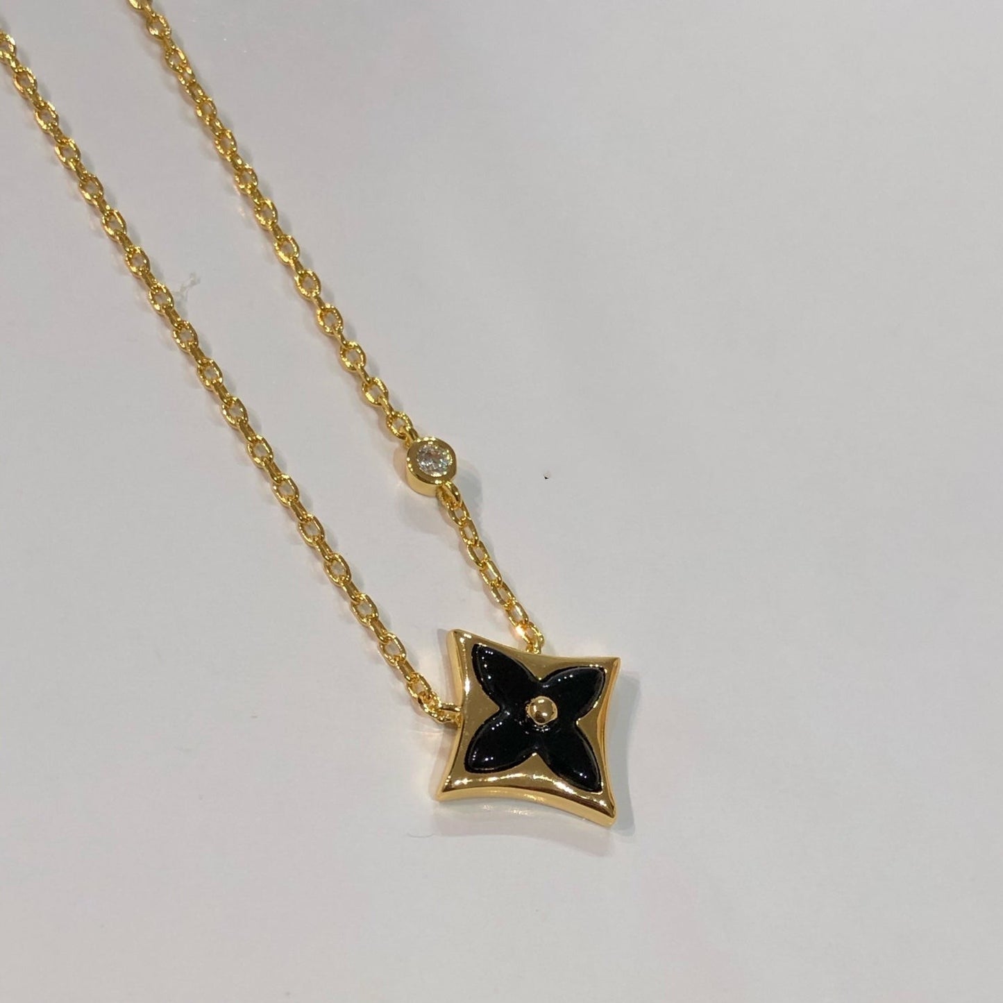 [NOBLE AURA]STAR BLACK MOP NECKLACE