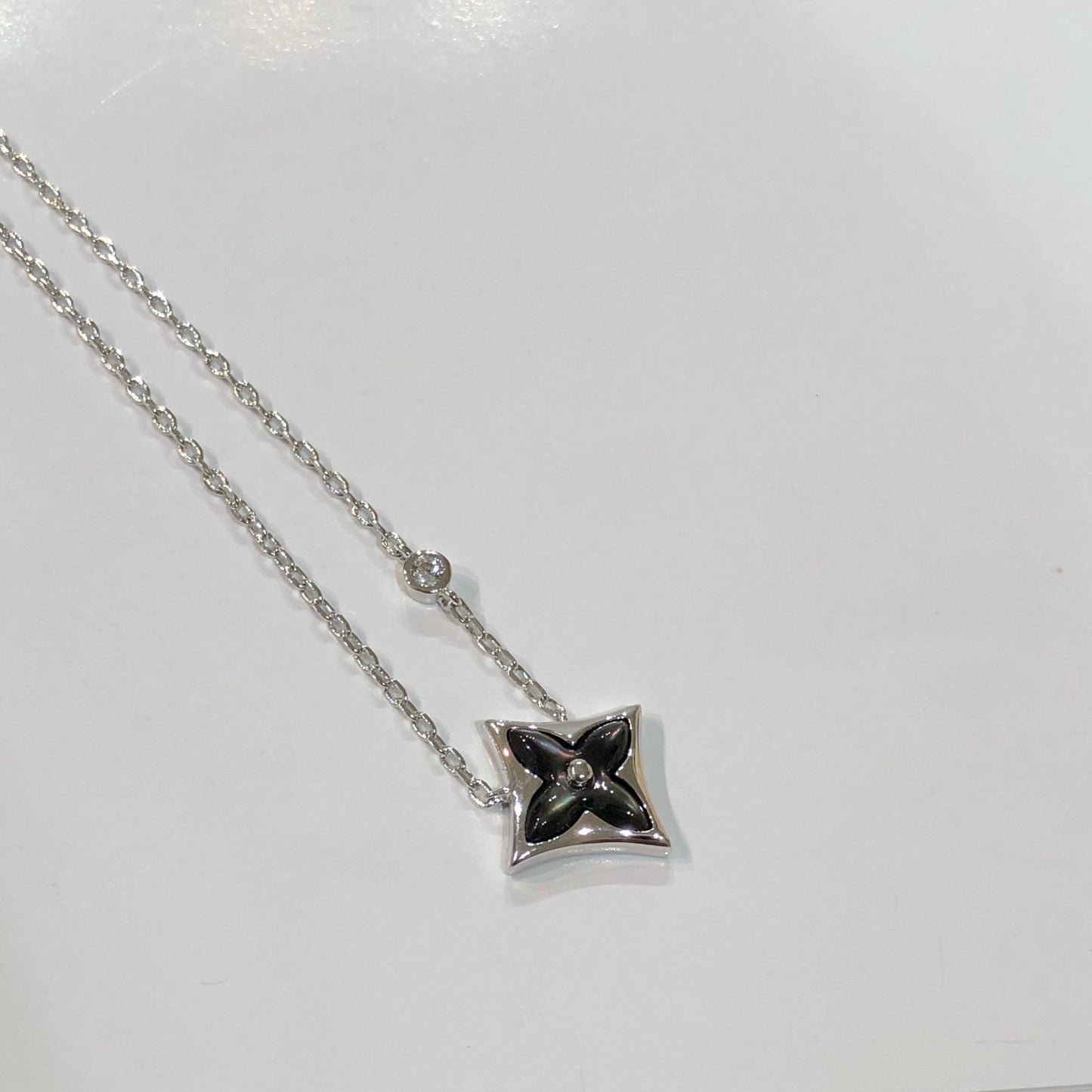 [NOBLE AURA]STAR BLACK MOP NECKLACE
