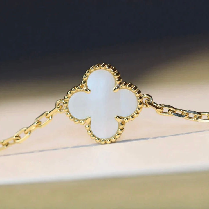 [NOBLE AURA]CLOVER 20 MOTIFS WHITE MOP NECKLACE
