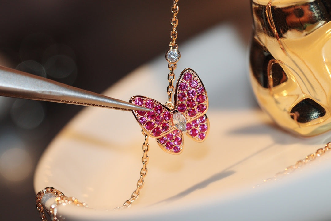 [NOBLE AURA]BUTTERFLY RED DIAMOND ROSE GOLD NECKLACE