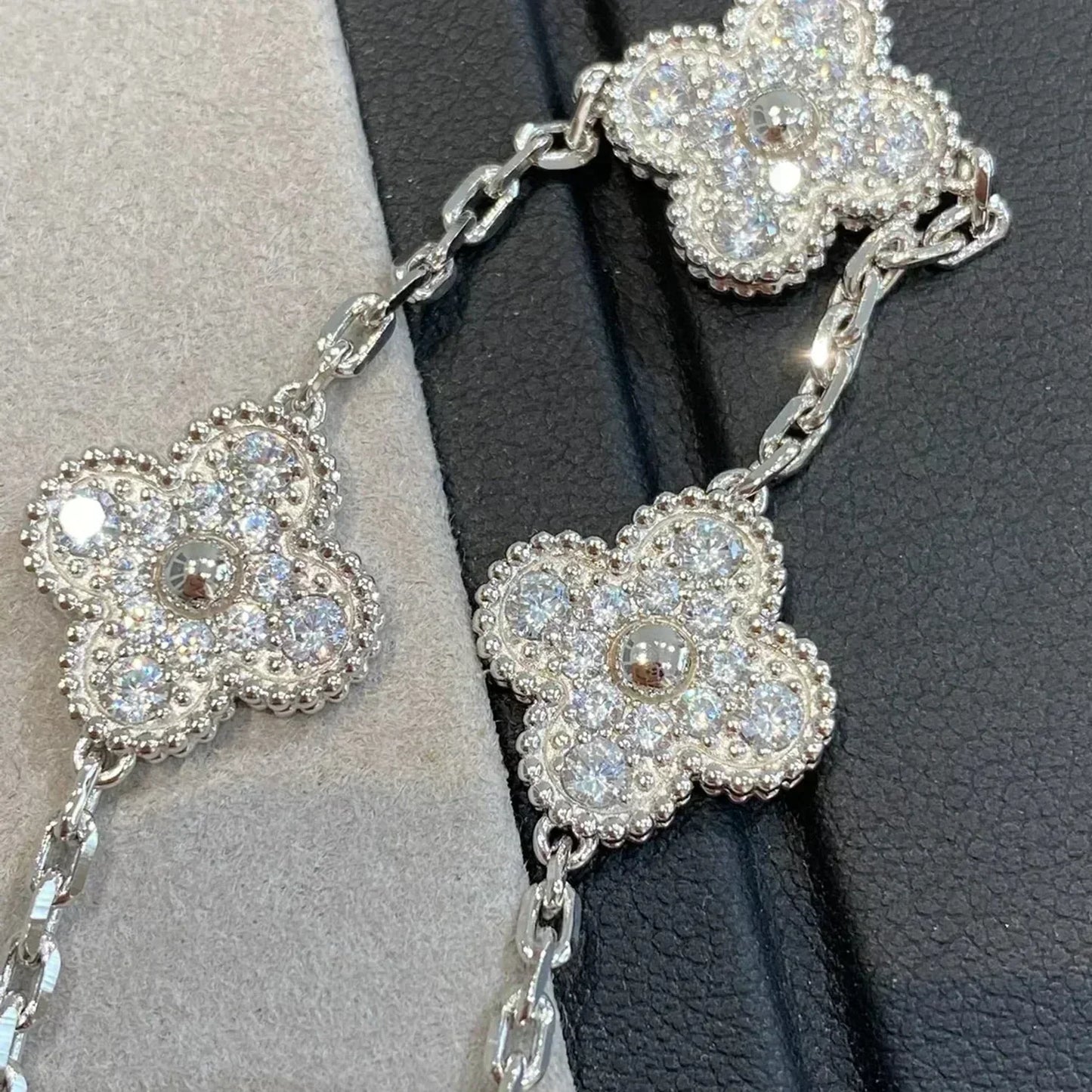 [NOBLE AURA] CLOVER 5 MOTIF FULL DIAMOND BRACELET COLLECTION