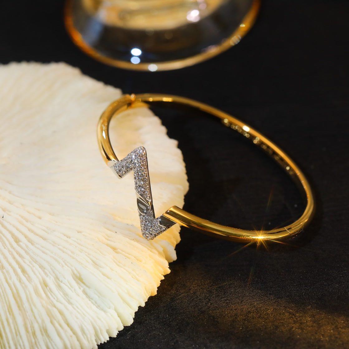 [NOBLE AURA]VOLTE UPSITE DOWN GOLD DIAMOND BRACELET