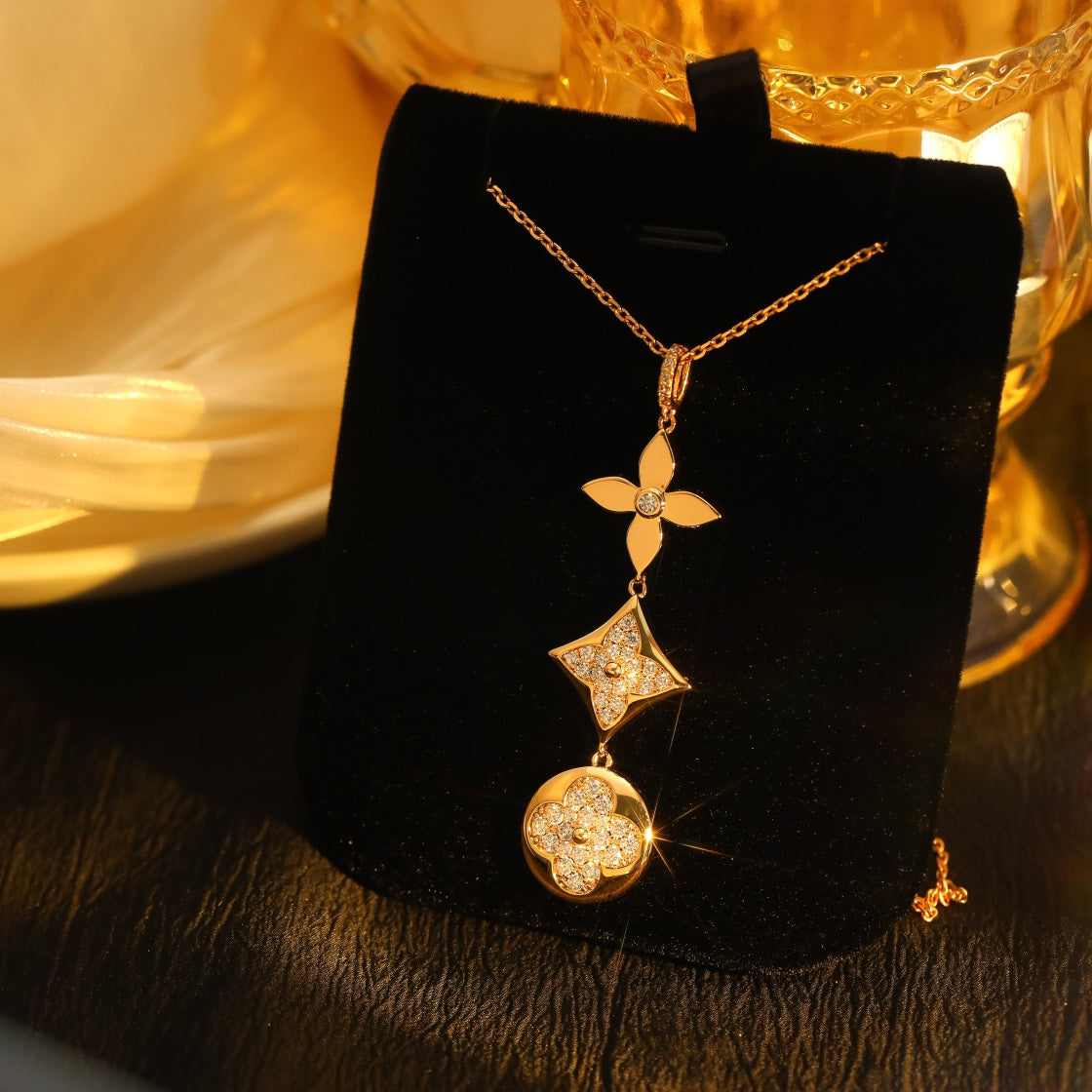 [NOBLE AURA]STAR AND SUN DIAMOND PINK GOLD NECKLACE