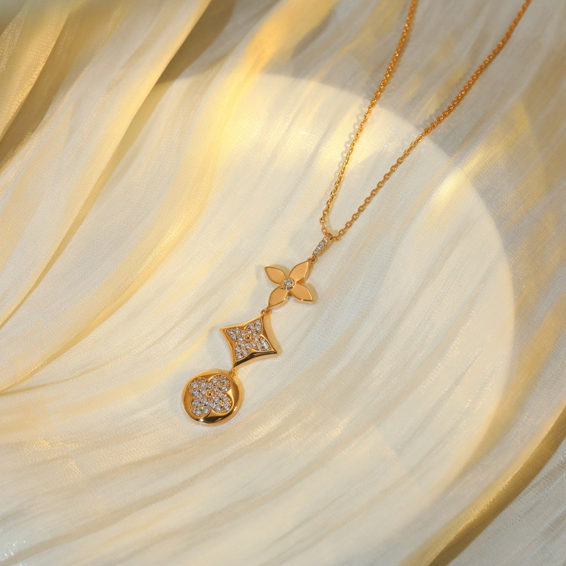 [NOBLE AURA]STAR AND SUN DIAMOND PINK GOLD NECKLACE