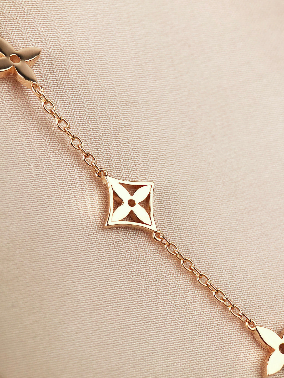 [NOBLE AURA]STAR AND SUN 7 MOTIFS GOLD BRACELET