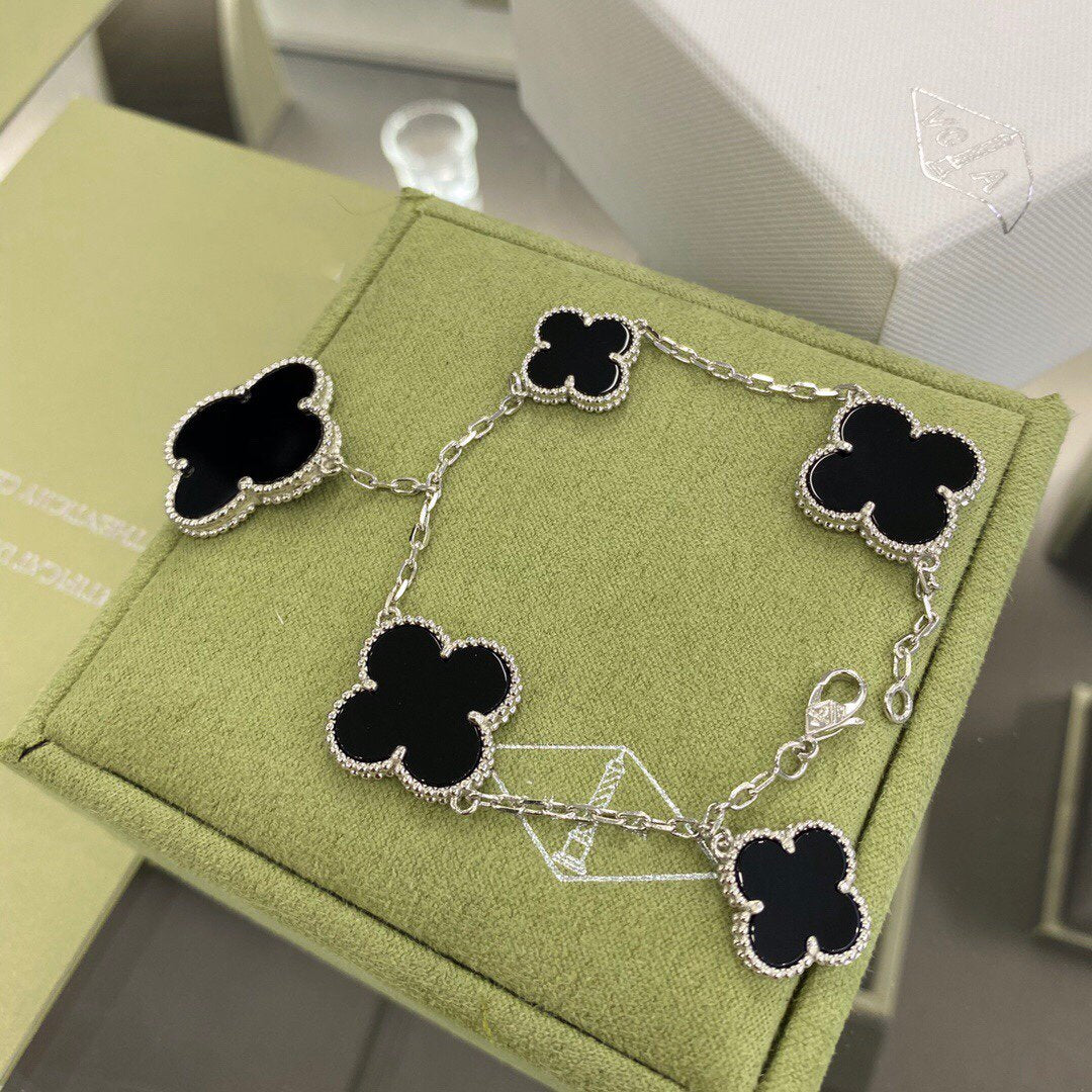 [NOBLE AURA]CLOVER 5 MOTIFS SIVLER ONYX BRACELET