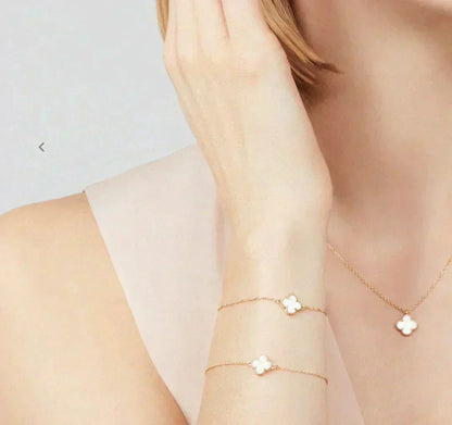 [NOBLE AURA]CLOVER MINI 9.5MM WHITE MOTHER-OF-PEARL NECKLACE