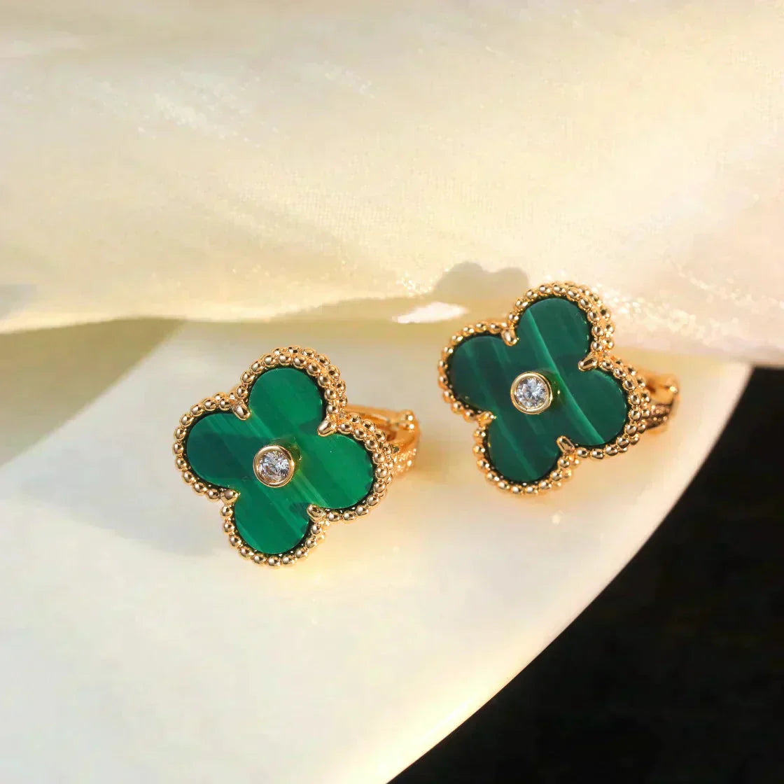 [NOBLE AURA]CLOVER MEDIUM 1 MOTIFS MALACHITE DIAMOND EARRINGS