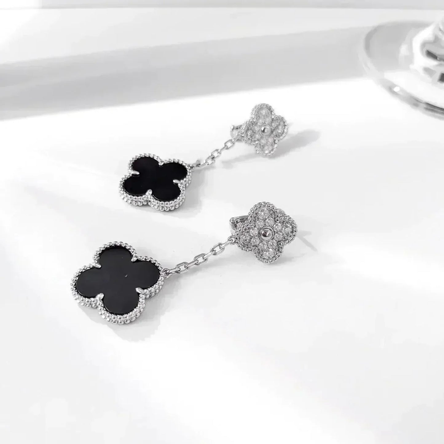 [NOBLE AURA]CLOVER 2 MOTIFS  DIAMOND ONYX EARRINGS SILVER