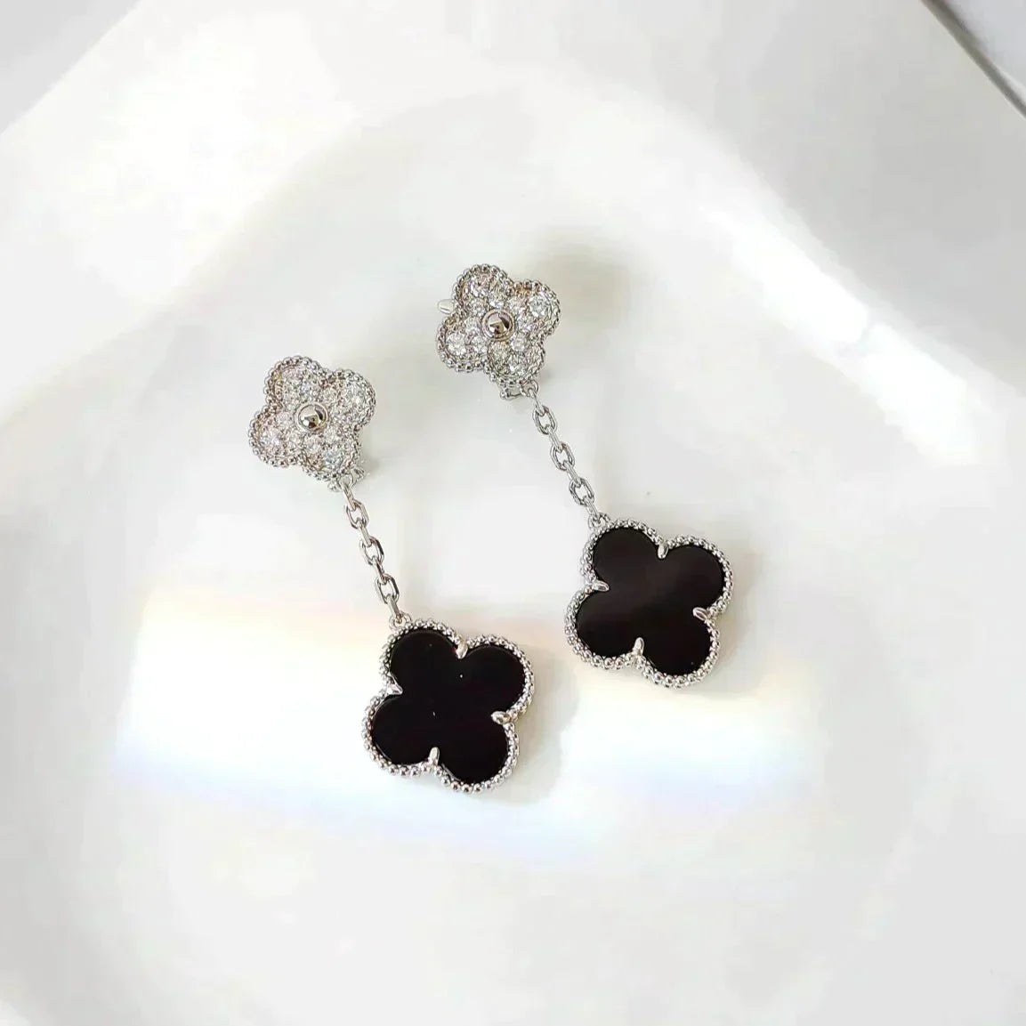 [NOBLE AURA]CLOVER 2 MOTIFS  DIAMOND ONYX EARRINGS SILVER